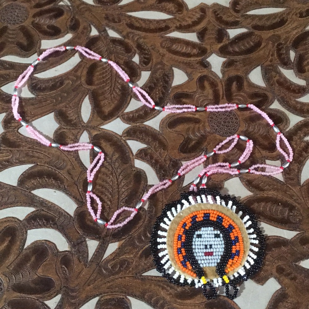 Vintage 70’s, Adorable hand beaded necklace. Native American Apache art. - Picture 2 of 5